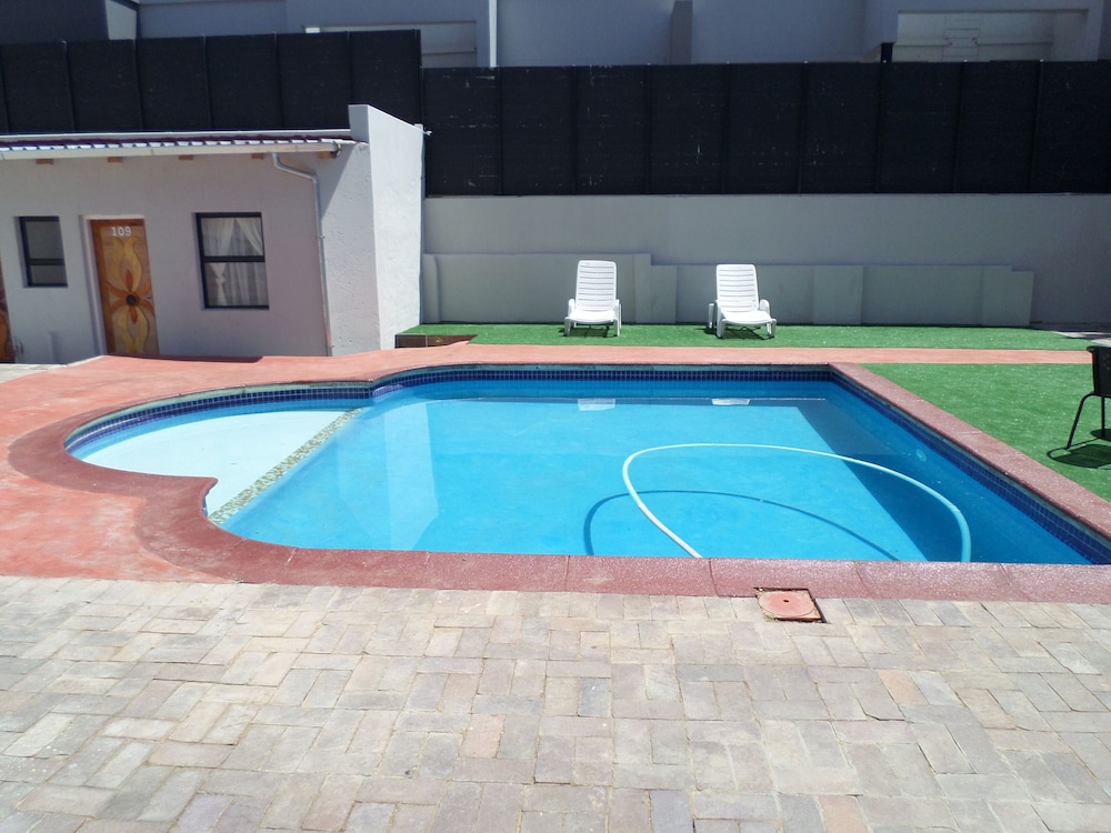 Johannesburg Vacations - DJ Guest Lodge - Property Image 9