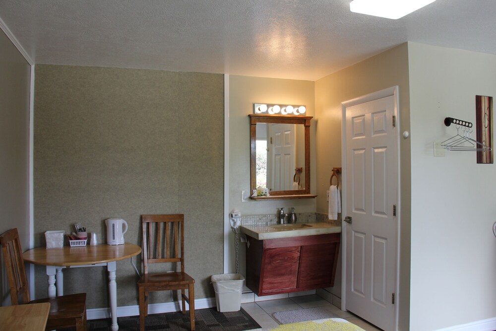 Bybee's Steppingstone Motel