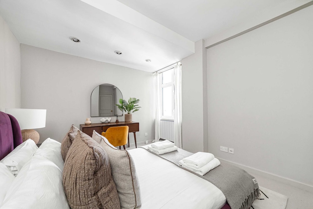 Chic Flat With Stunning City Views