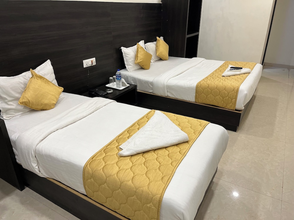 Mumbai Vacations - Hotel Wind Flower Regency - Near Kokilaben Hospital - Property Image 16