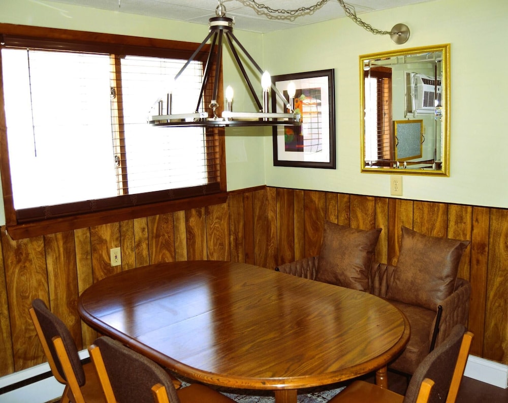 Gather Here 9br, 5BA Group