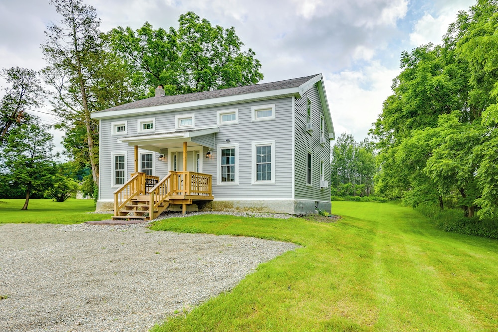 Mountain & Sunset Views: Upstate Family Home
