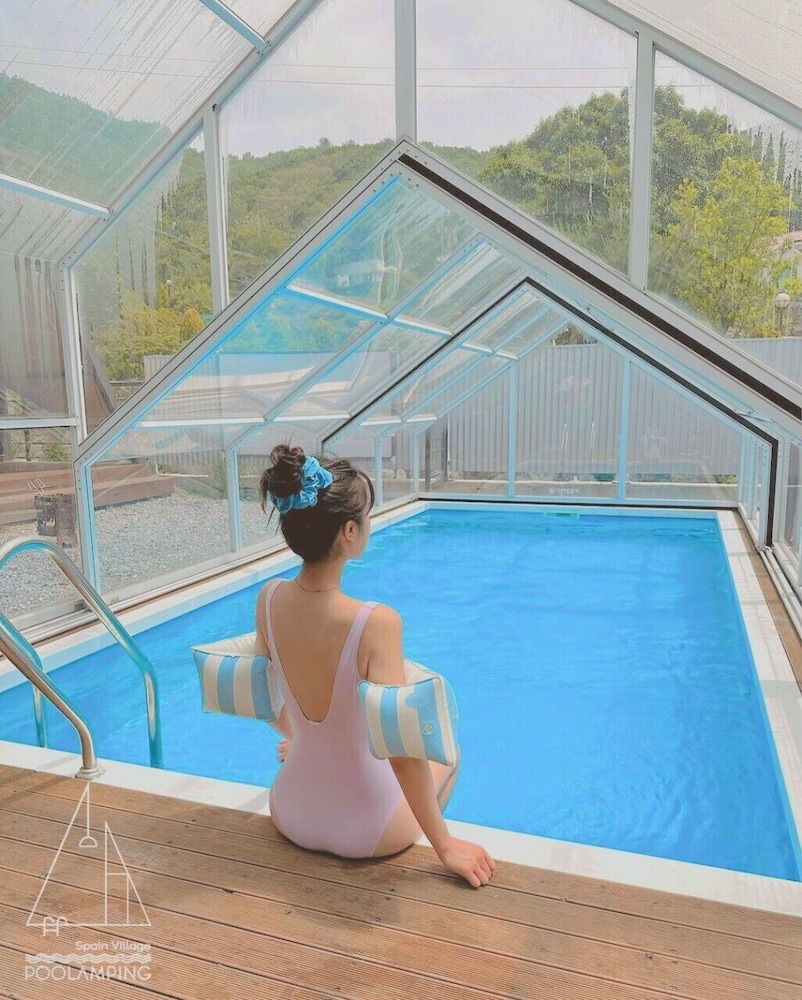 Spain Village Poolamping