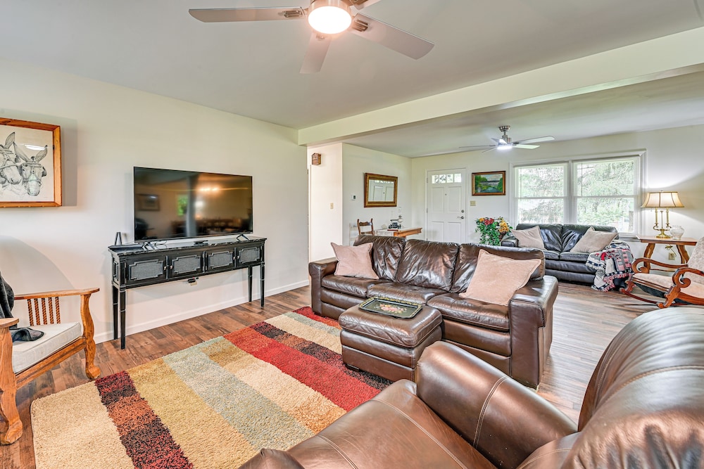 11 Mi to Danville: Family Home in Lancaster