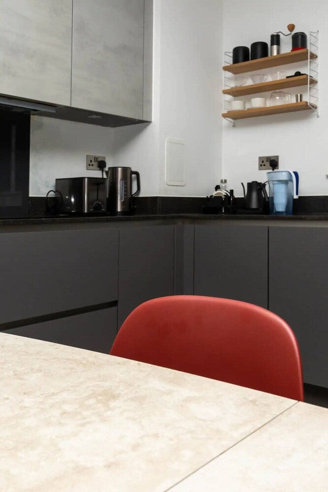Modern Family Friendly 2 Bedroom Flat in Hackney Wick