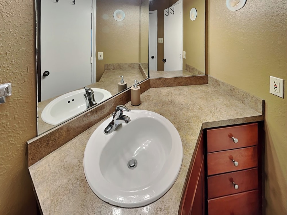 The Lazy Turtle by Silver Sands Vacation Rentals