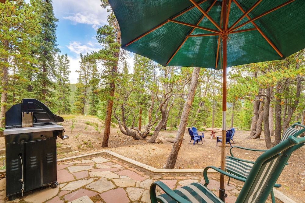 Hot Tub + Game Room: Fairplay Cabin Near Hiking