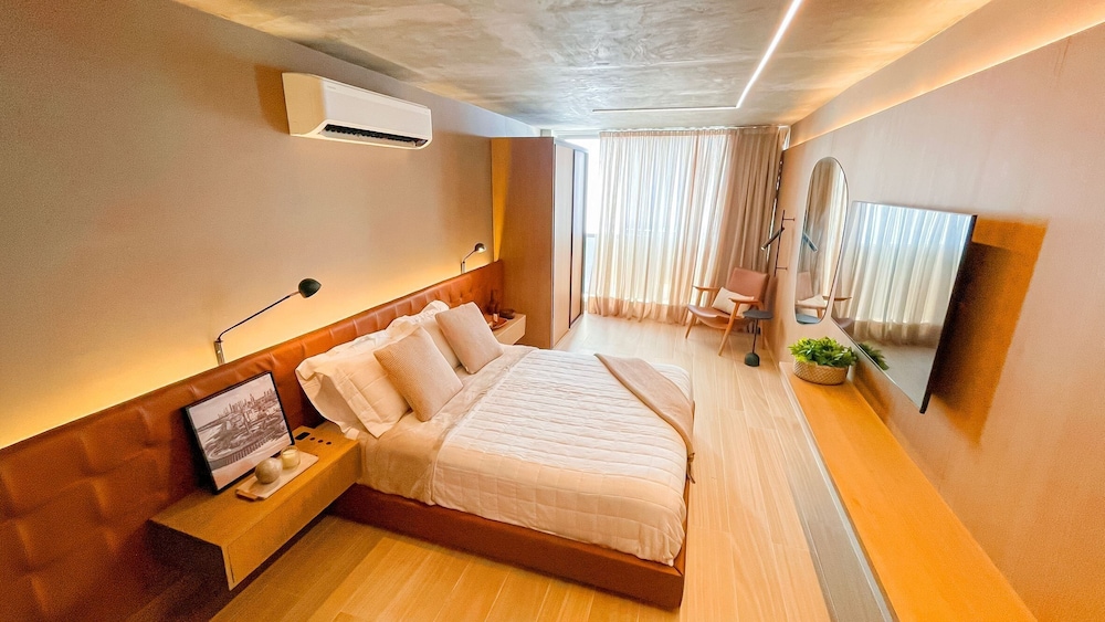 Yacht - by Setai Apartaments