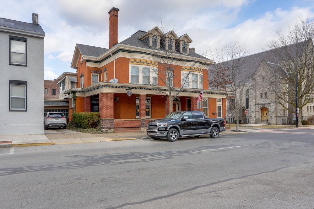 Historic Tiffin Home ~ Half Mi to University! view 3