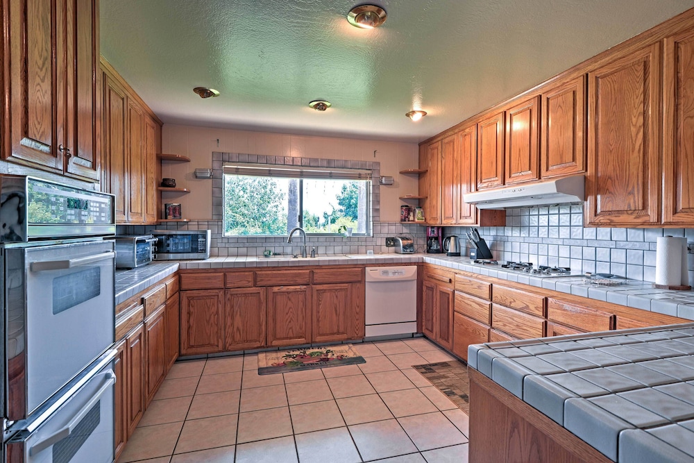 Gilroy Home w/ Deck on 20 Acres, 7 Mi to Downtown! view 5