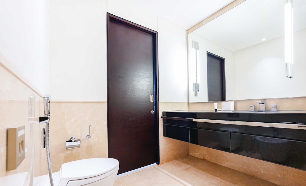 LUX | The JW Marina Suite