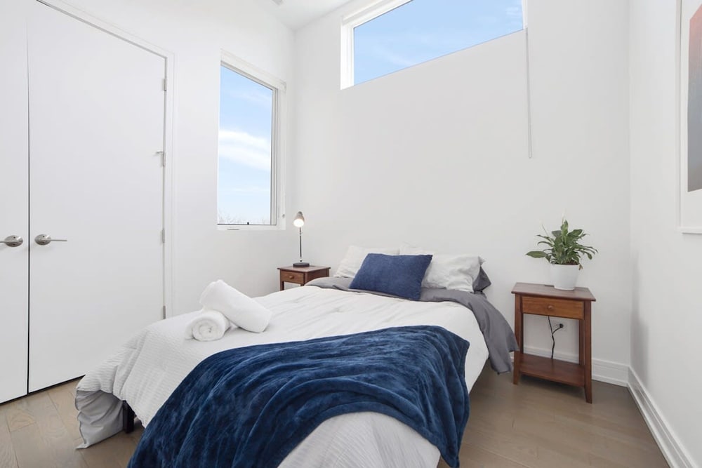 4-bedroom Penthouse w 2 Large Balconies Rooftop