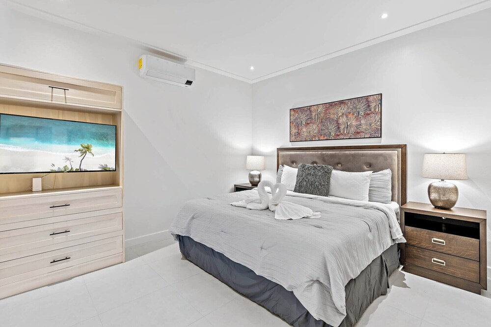 Modern Garden Villa with Private Pool, Outdoor Kitchen & Separate Casita Near Playa Potrero