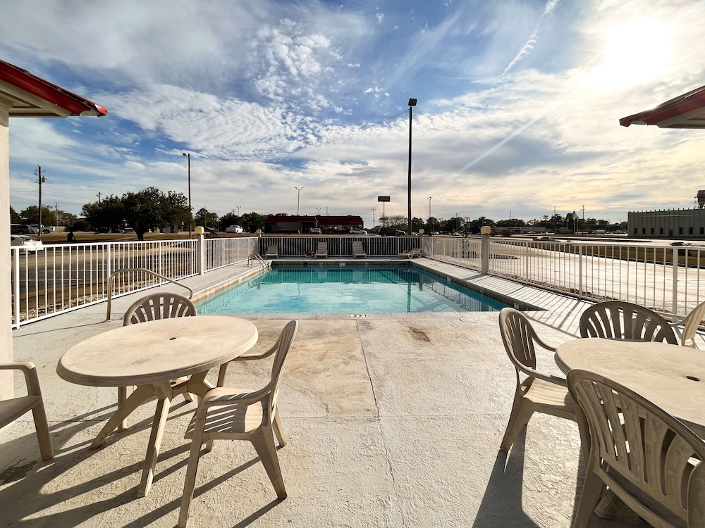 Motel 6 Abbeville, AL - Property Image 7