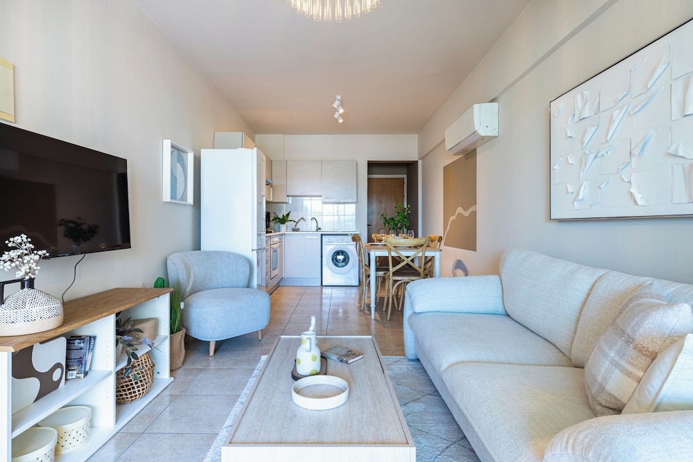 Calina - 3-BR Apt & Pool in Mackenzie