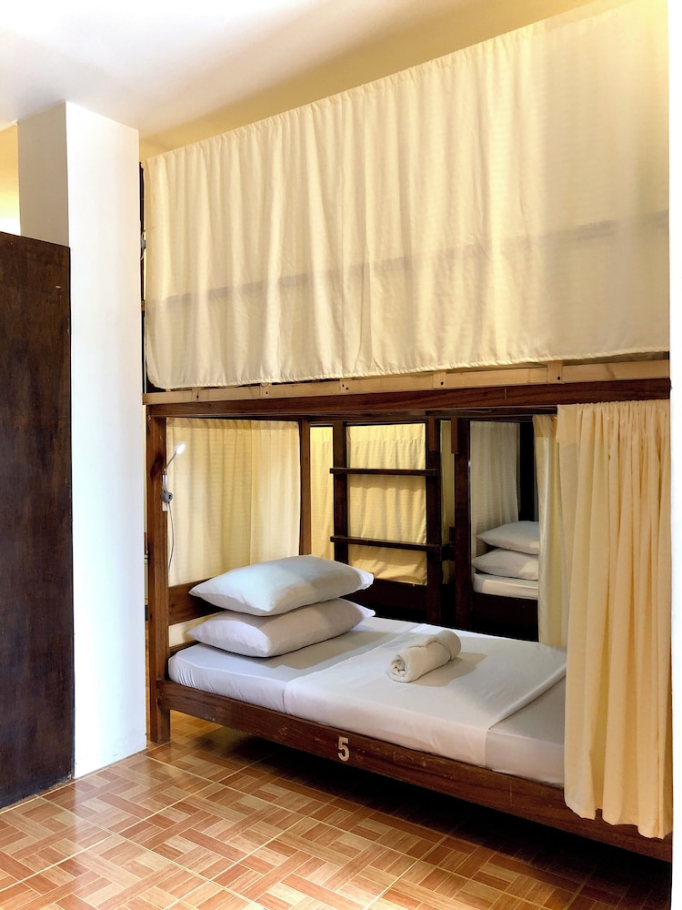 CHILL OUT HOSTEL BORACAY