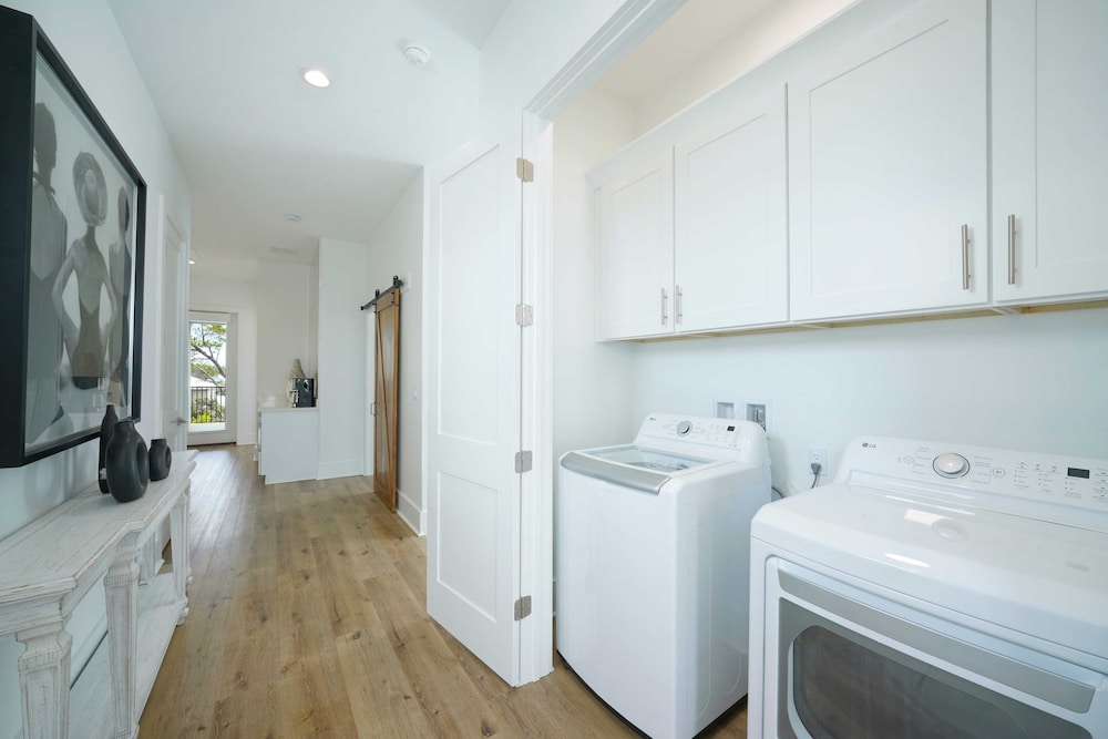 30A Serenity Skies by Avantstay Sleeps 19 Pool + Golf Cart