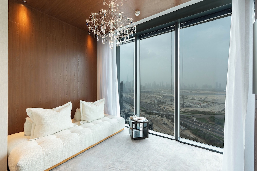 Luxury 1BR High-Floor Retreat