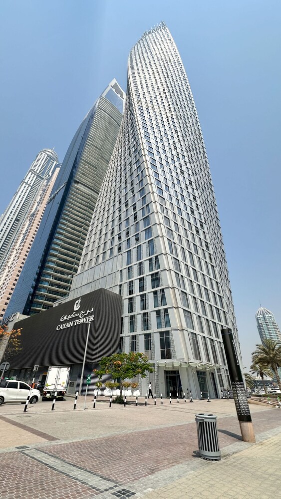 Iconic Marina Stay Cayan Tower 2BR