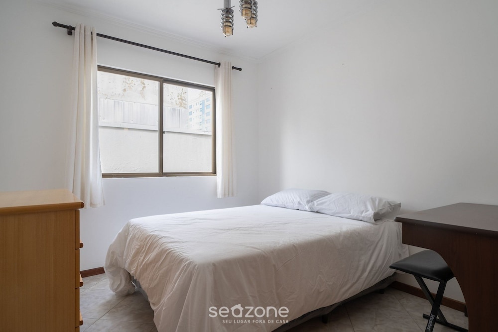 Apartment in Great Location in Meia Praia Eio6031