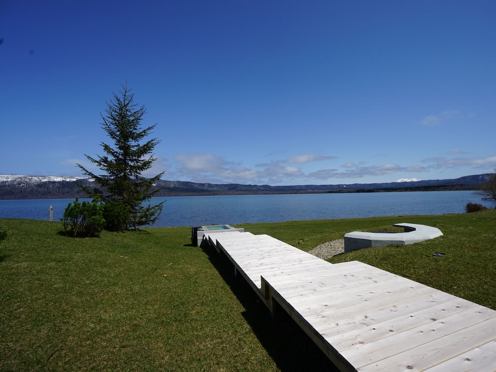 Sansui Lakeside Villa