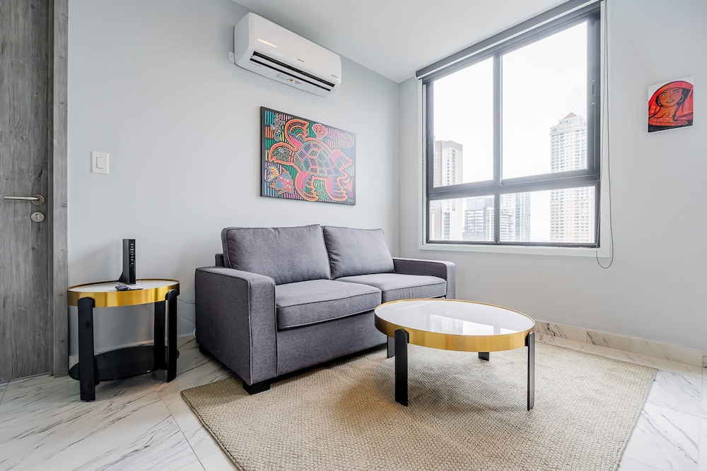 w Situated 1BR w Beautiful View in Calle 50