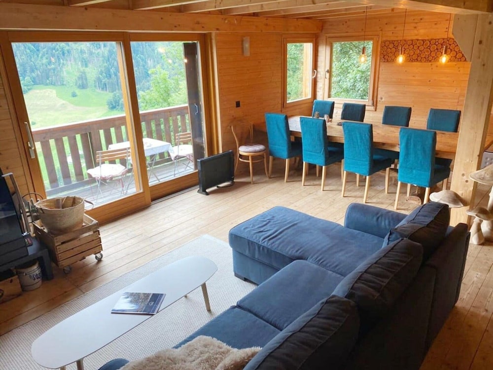 Chalet in Rossiniere Near Glacier & Lake