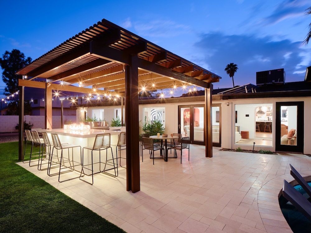 Sunburst Estate - Pool - Hot Tub - Tons of Games!