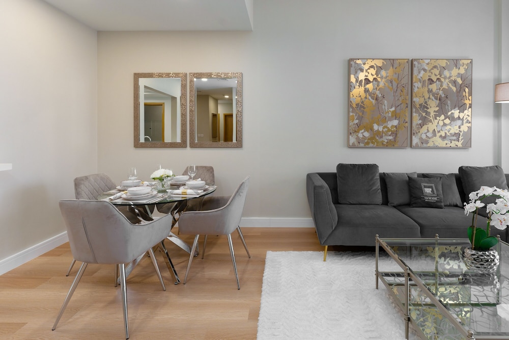 Maison Privee - Classy Apt w/ Terrace & Direct Burj Khalifa Views