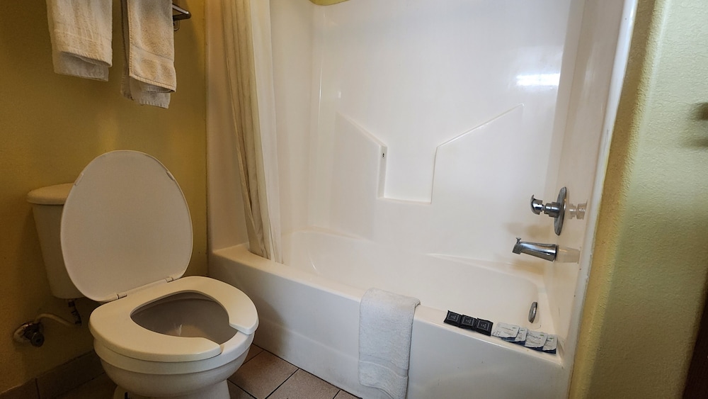 Capital O Fairway Inn - Baytown La Porte TX