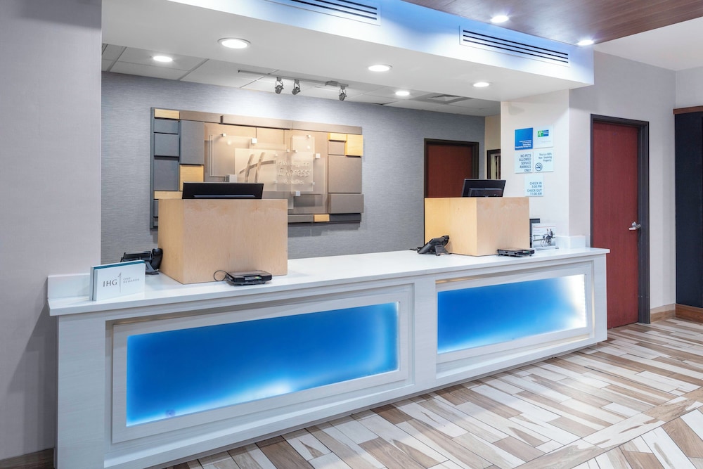 Roanoke Rapids Vacations - Holiday Inn Express  Suites Roanoke Rapids SE, an IHG Hotel - Property Image 2