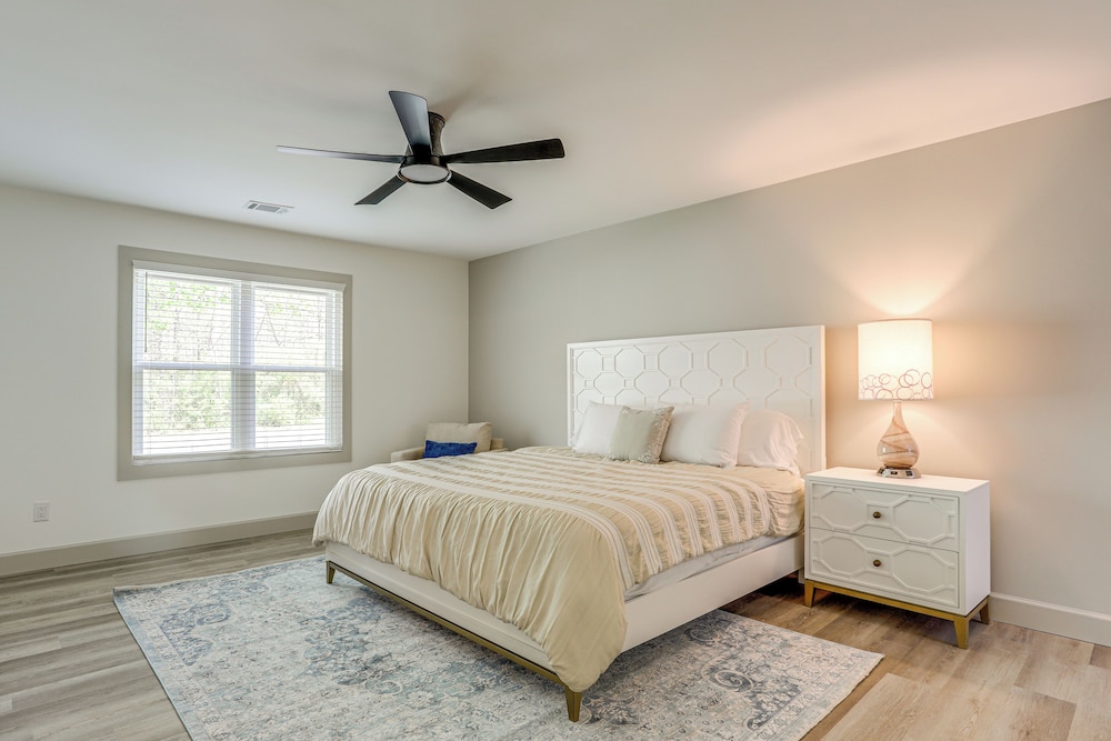 < 1 Mi to Main St & Amphitheater: Woodstock Home!