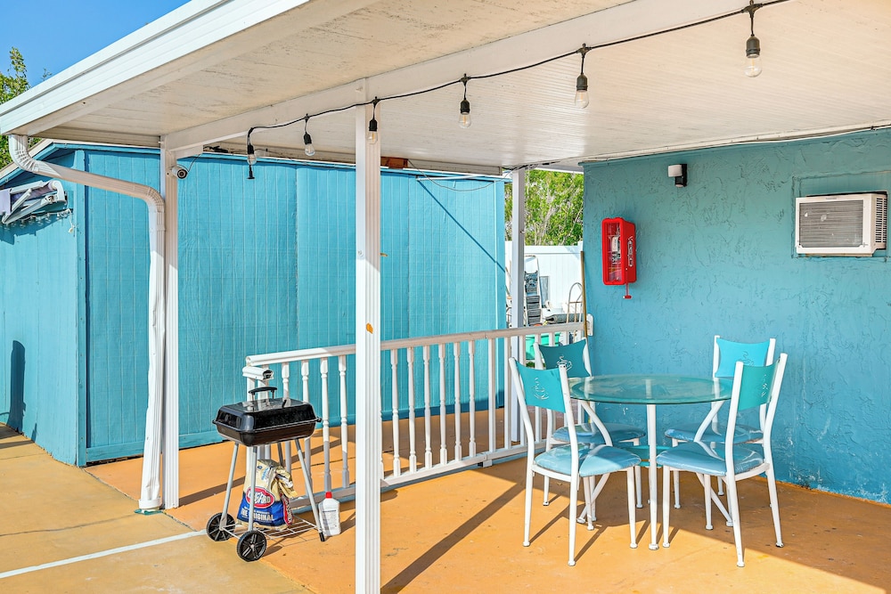 < 1 Mi to Hudson Beach: Waterfront Apt w/ Dock