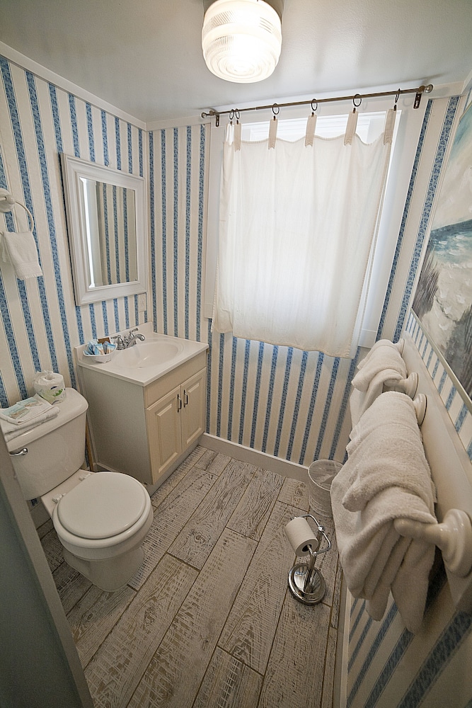 Georgianne Inn & Suites