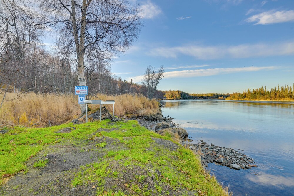 Kenai River Views & Access: Soldotna Apartment!