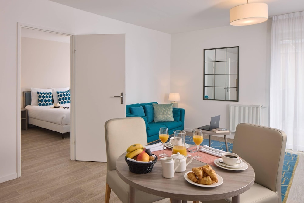 Quality Suites Morangis Orly