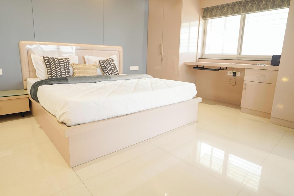 Aurelia Apartment By Red Olive 4bhk 30min Hitech