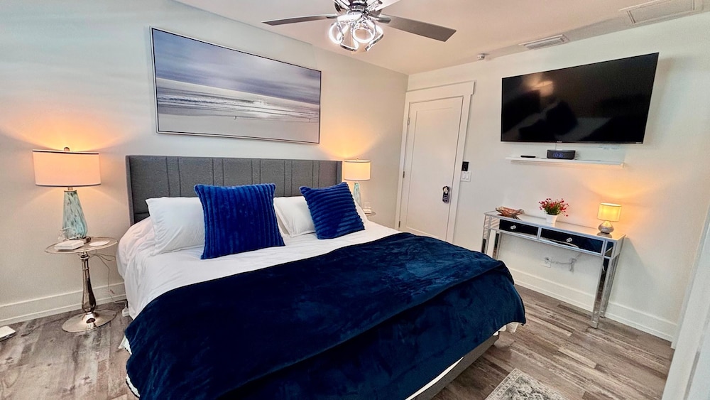 Tropical Hideaway in Fort Myers Beach