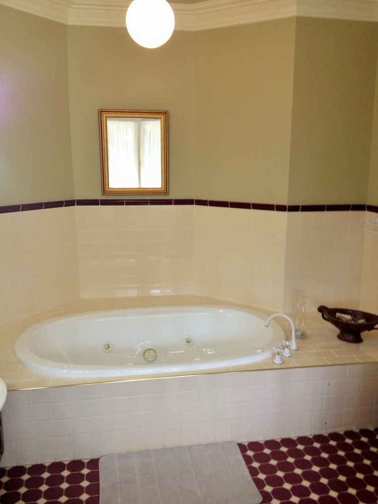 Bethany Manor Bed & Breakfast