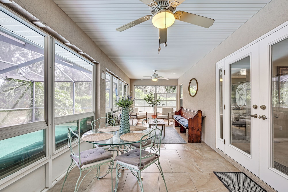 Dog-friendly Home, Lake Henderson Across Street!