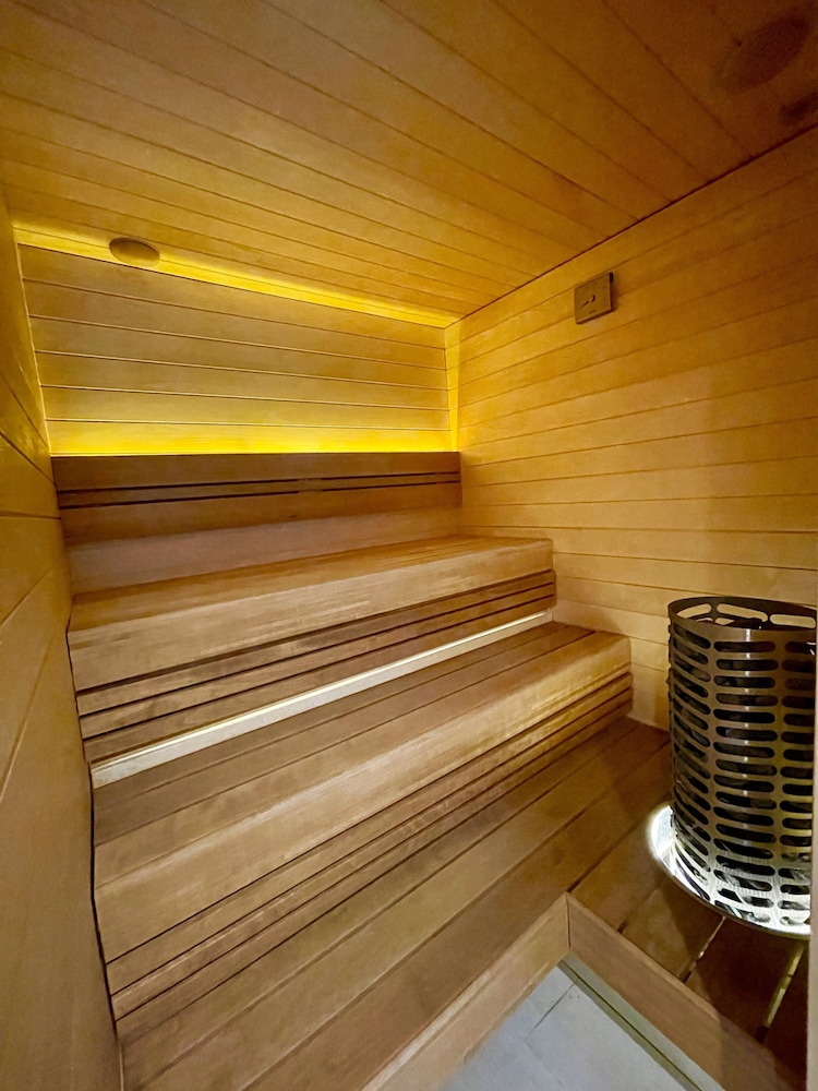 Magnolia House - Indoor Pool and Sauna