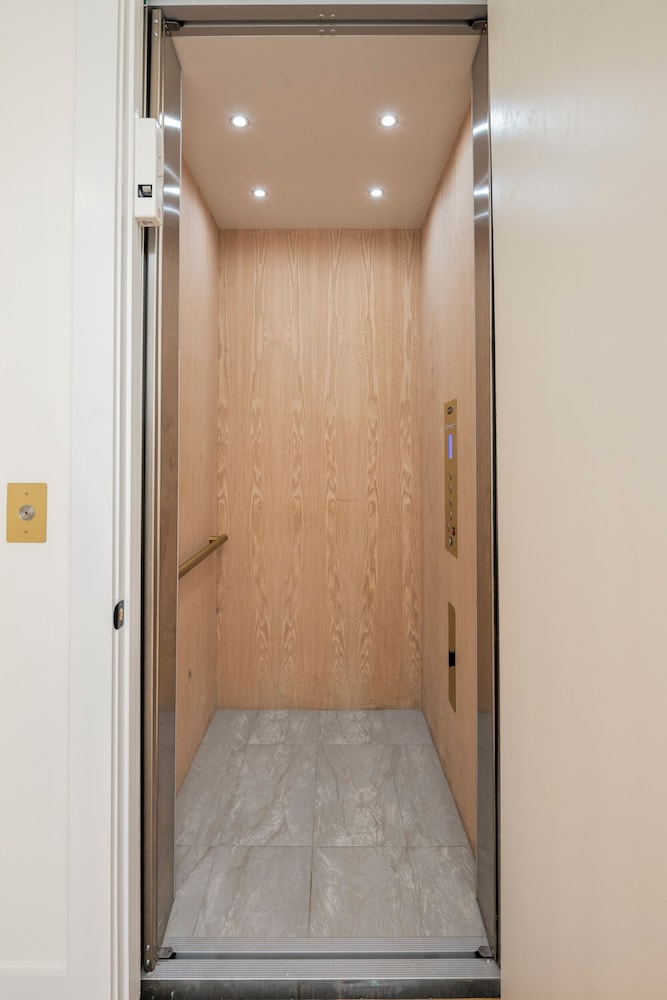 Large Groups - Rooftop Pools - Sleeps 24
