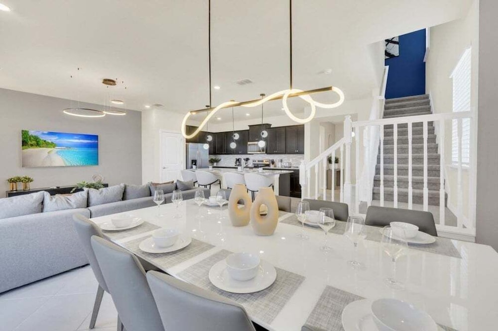 The Cutest Tonwhome & Private Splash Pool! 5 Bedroom Townhouse