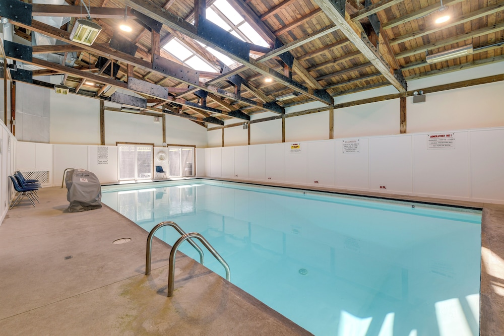 4 Mi to Stowe Mountain Resort: Studio w/ Balcony