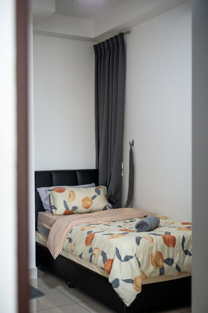 Comfy 3BR Apt @ KSL Daya Near Ikea Tebrau, Parking