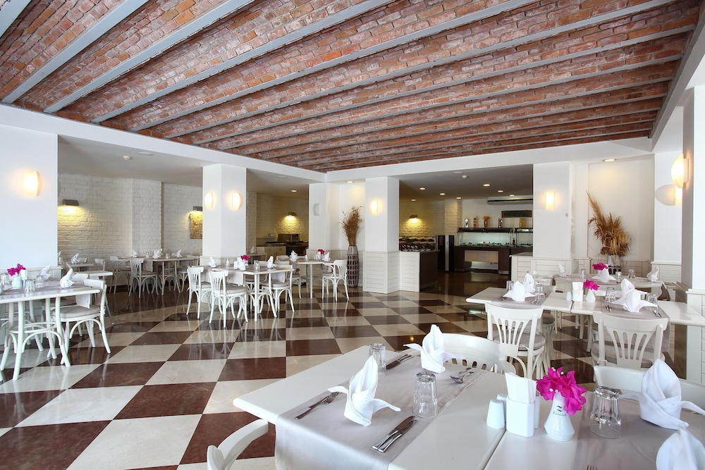 Zeytinada Otel - Image 37
