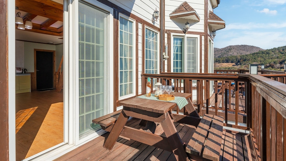 Geoje Come and Stay Pension