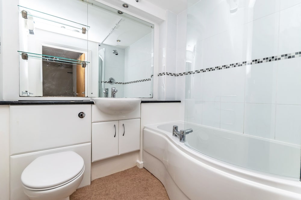 Racecourse Serviced Apartments