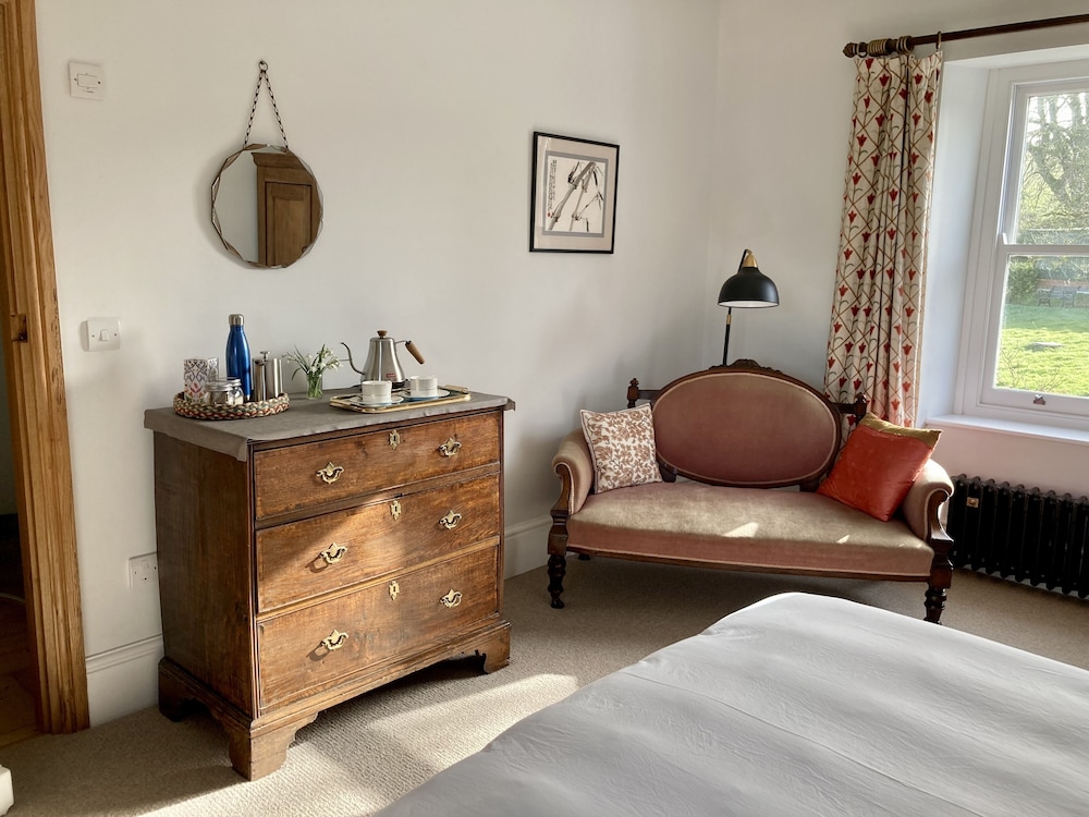 Frizenham Farmhouse B&B view 5