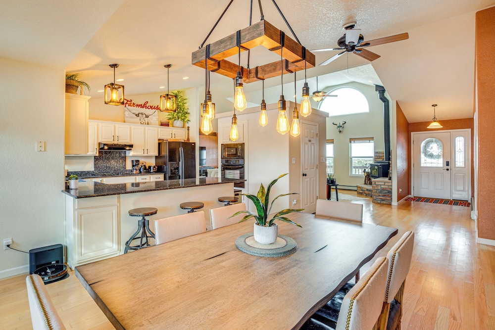 Luxe Mesa View Home on 35 Acres w/ Wraparound Deck